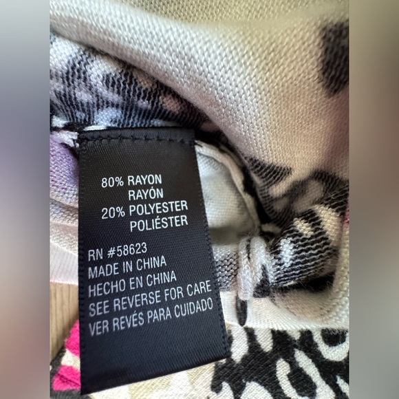 Women's Multicolor Patterned Top Petite. - Picture 5 of 11